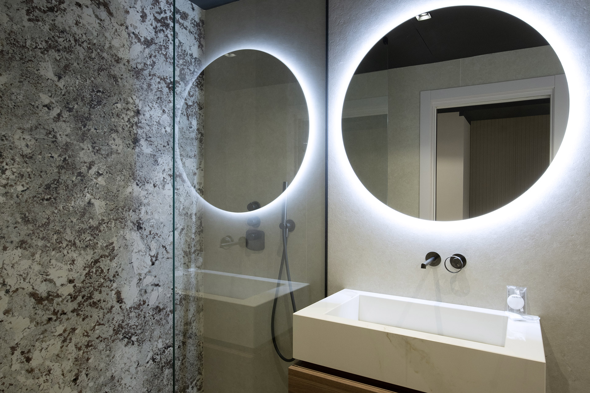 villa-della-lupa-lecce-b&b-camera-04-bagno